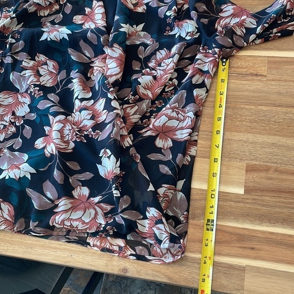 Vero Moda Floral Wrap Style Blouse size medium - Picture 4 of 4